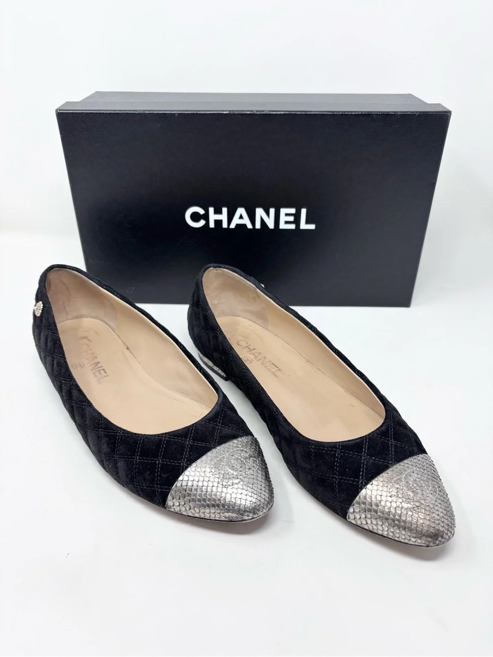 Chanel CC Silver Snakeskin Cap Toe Black Suede Quilted Ballet Flat size 39.5 EU